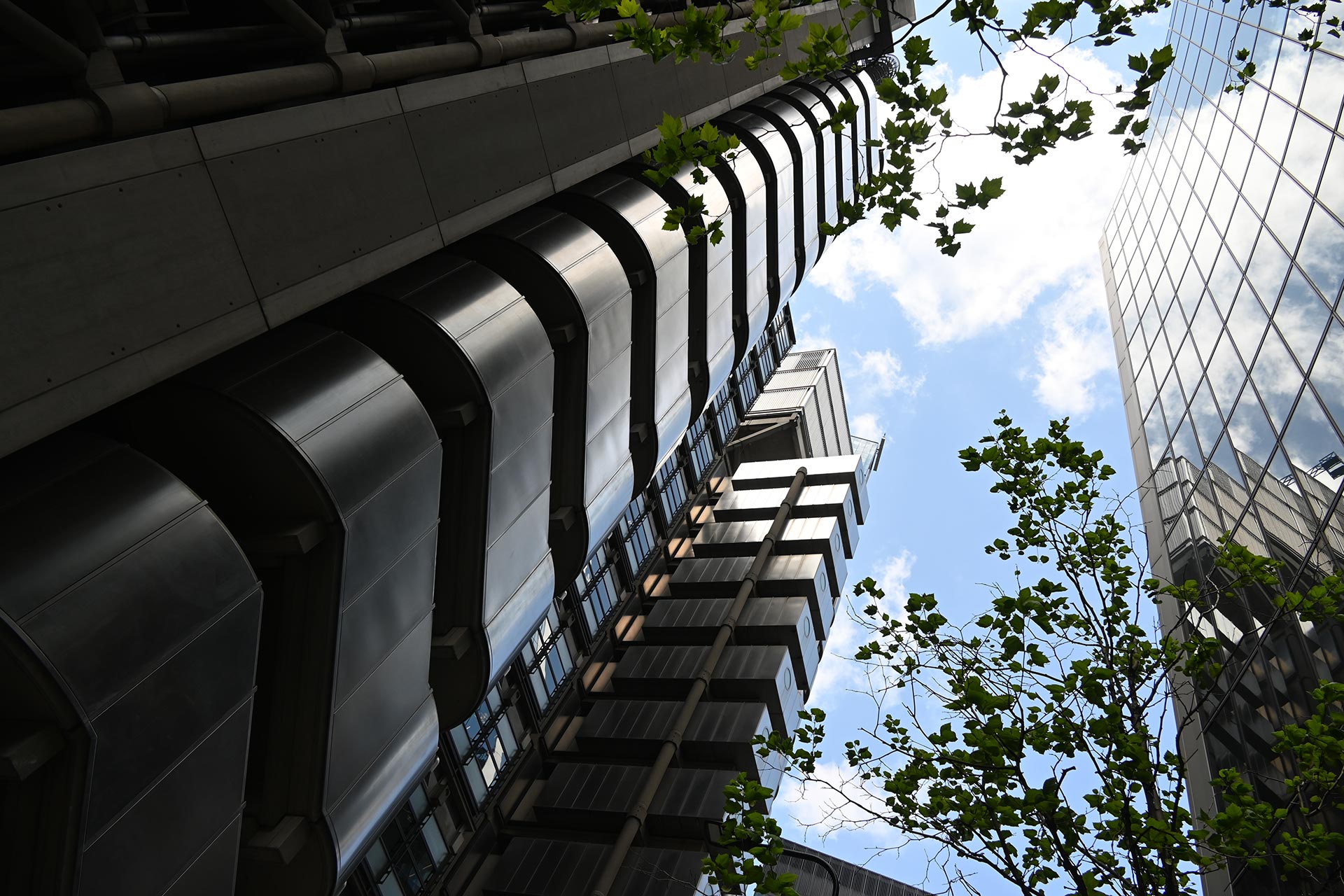 City of London architecture — Lloyd's Building and skyscrapers on the game route